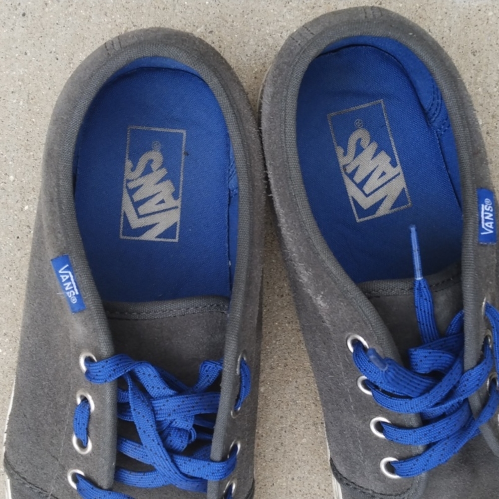 Vans - Picture 2 of 4